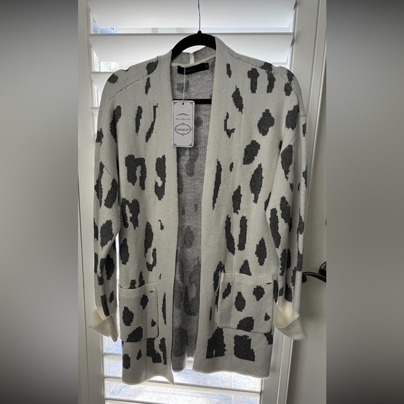 Cardigan sweater - Picture 1 of 5